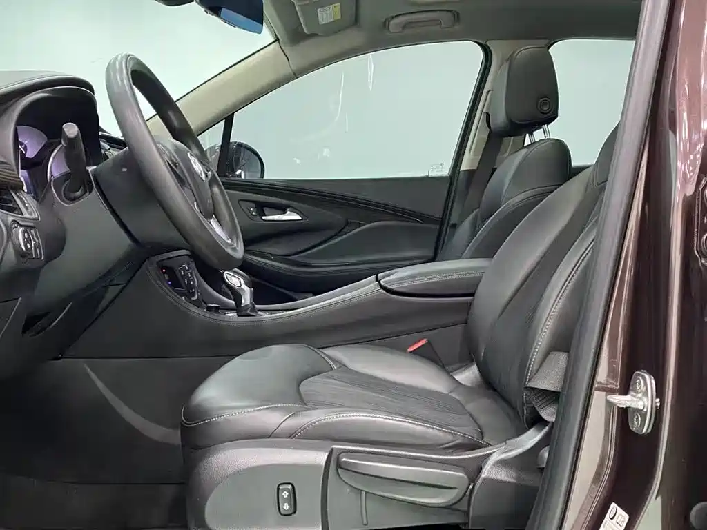 Buick Envision Plus — фото 5