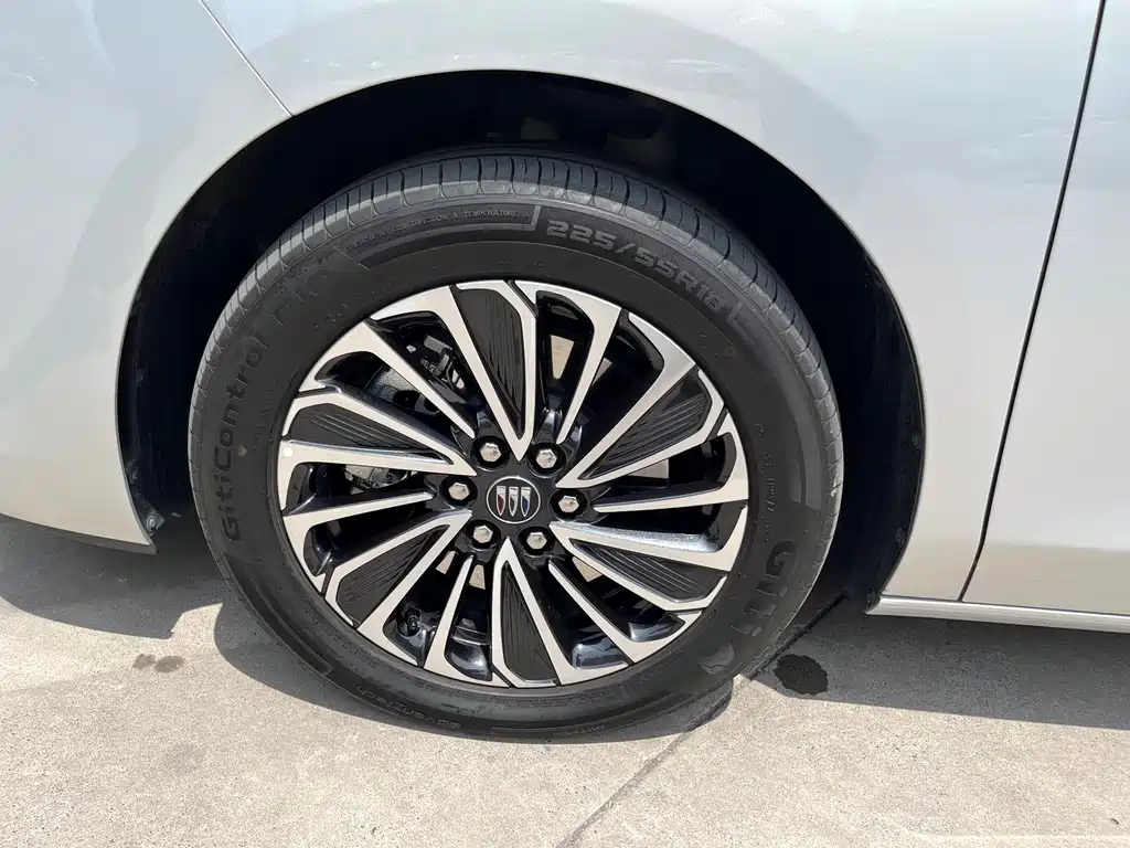 Buick GL8 Hybrid — фото 29