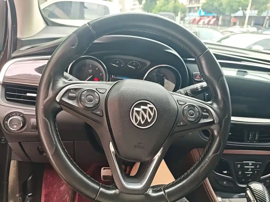 Buick Envision Plus — фото 11