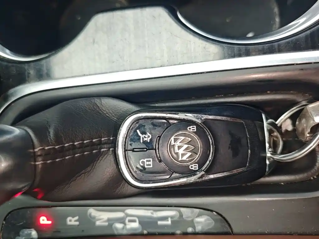 Buick Envision Plus — фото 9