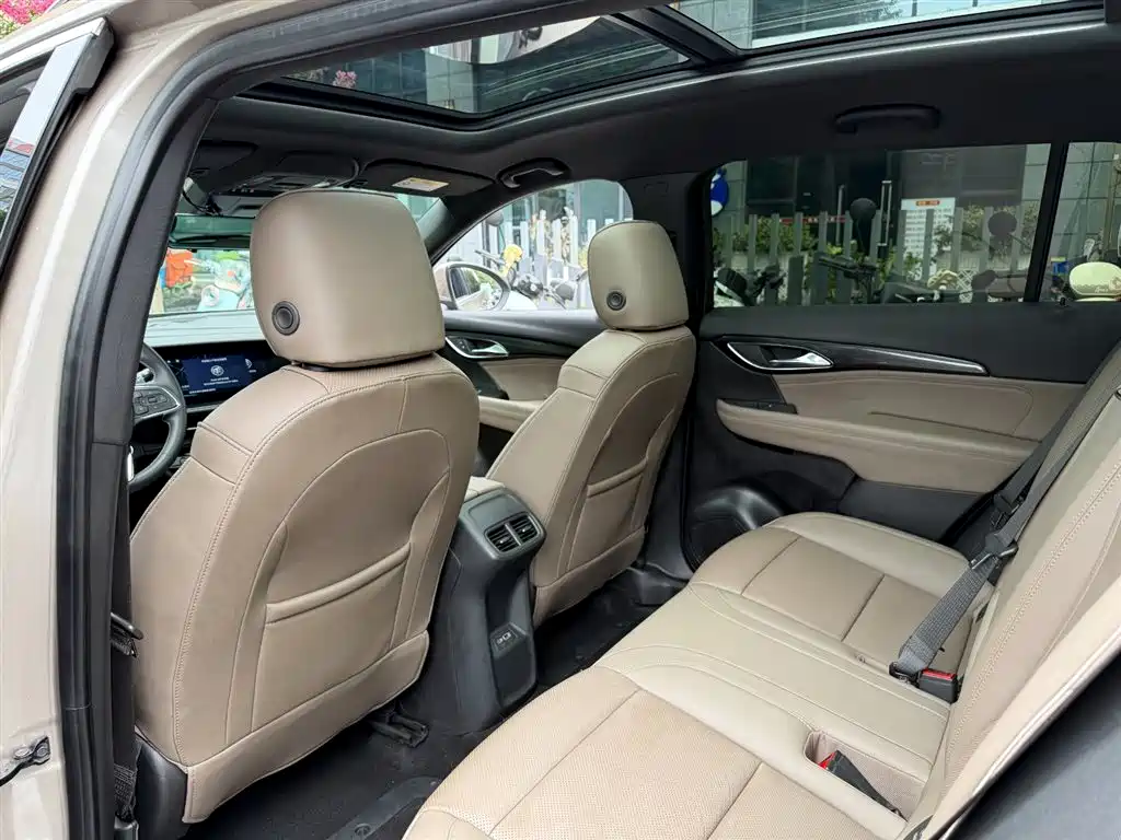 Buick Envision Plus — фото 11