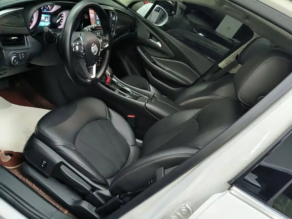 Buick Envision Plus — фото 15