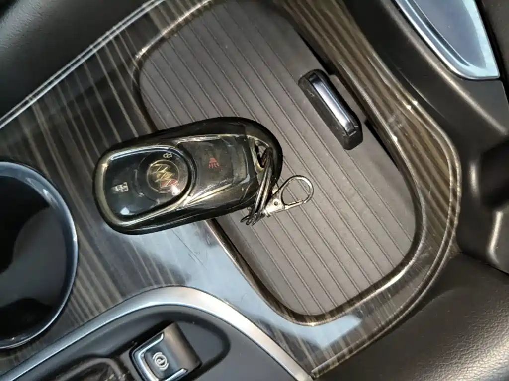 Buick Envision Plus — фото 9