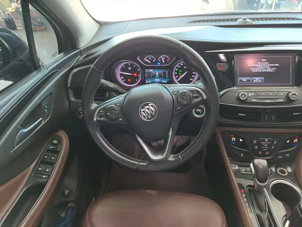 Buick Envision Plus — фото 11