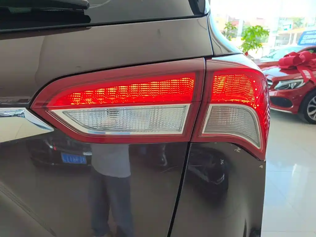 Buick Envision Plus — фото 8
