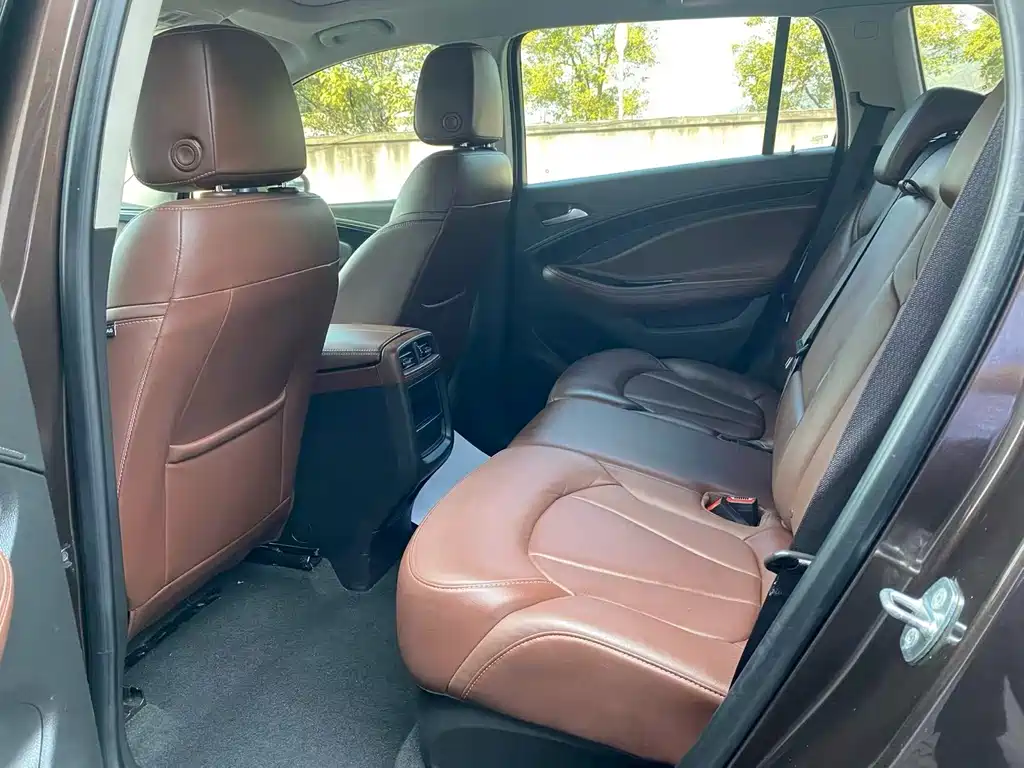 Buick Envision Plus — фото 6