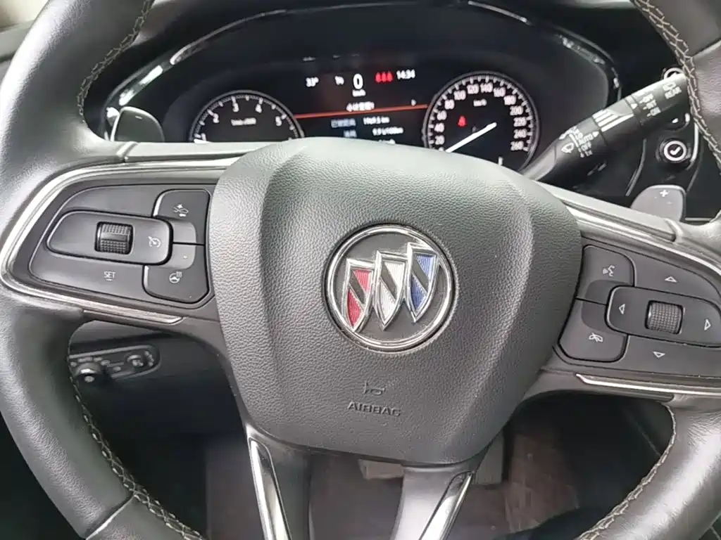 Buick Envision Plus — фото 11