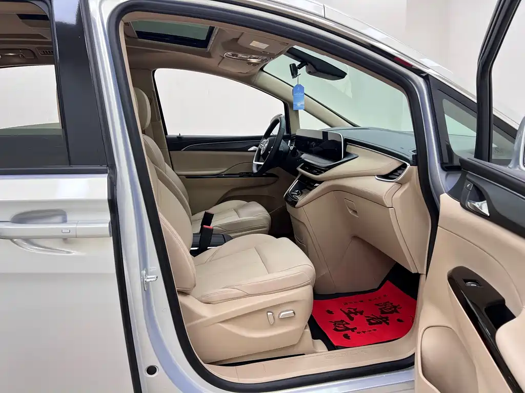 Buick GL8 Hybrid — фото 31