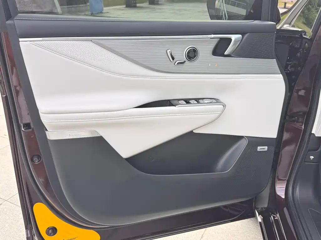 Buick GL8 Hybrid — фото 14