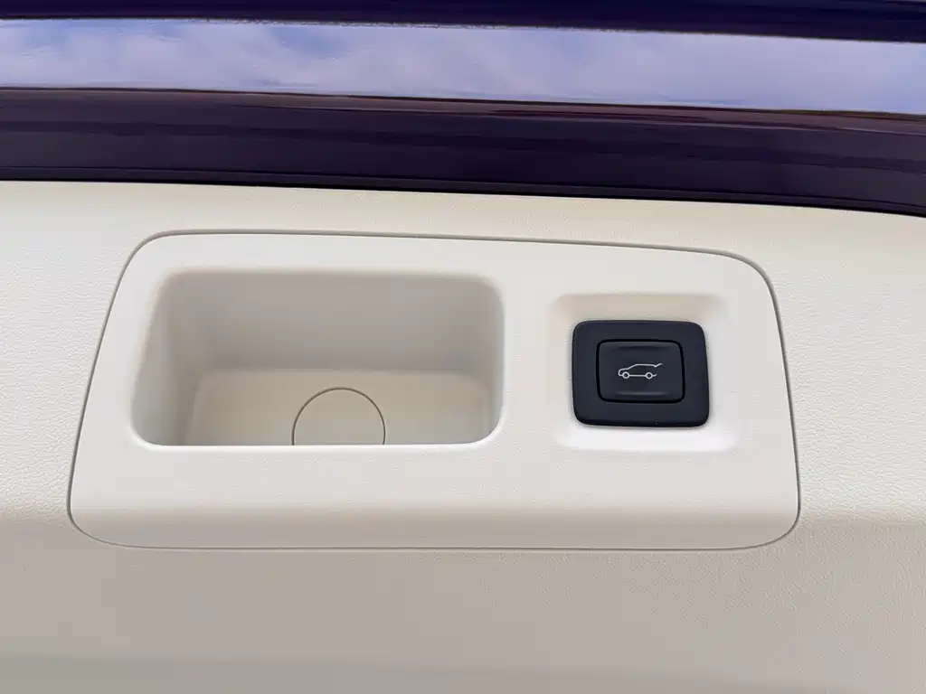 Buick GL8 Hybrid — фото 16