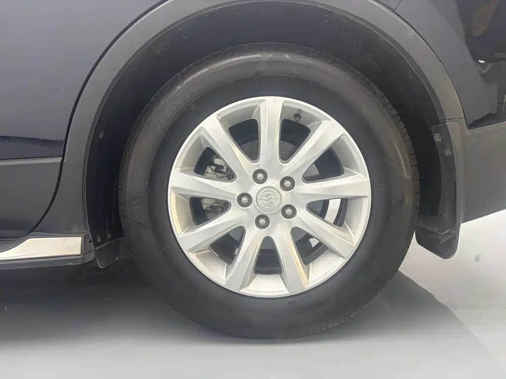 Buick Envision Plus — фото 9