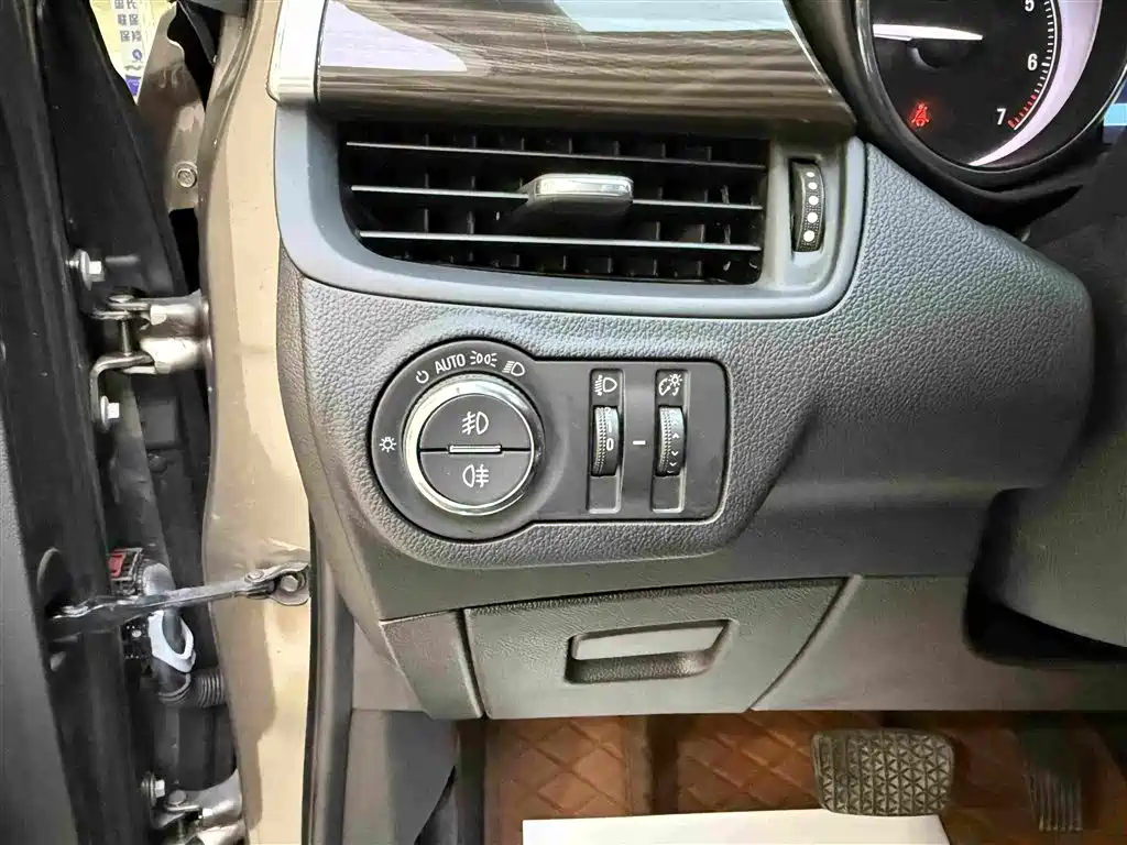 Buick Envision Plus — фото 11