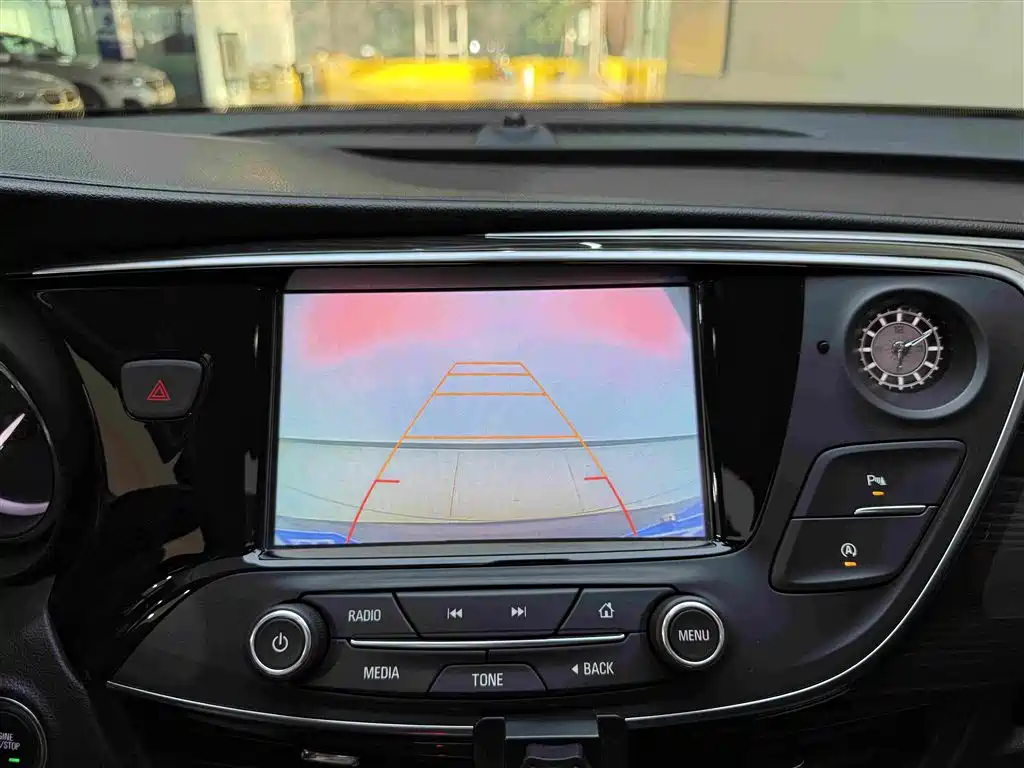 Buick Envision Plus — фото 15