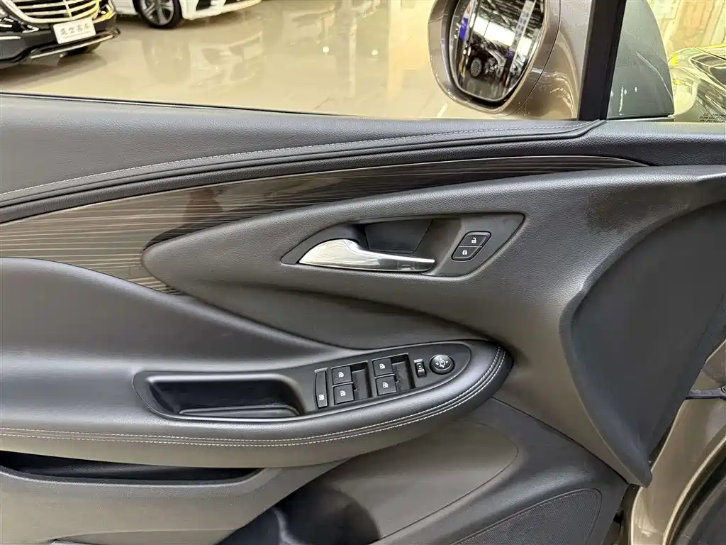 Buick Envision Plus — фото 10