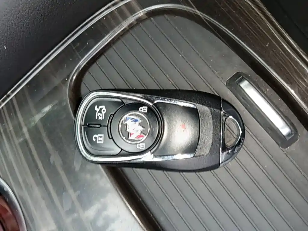 Buick Envision Plus — фото 9