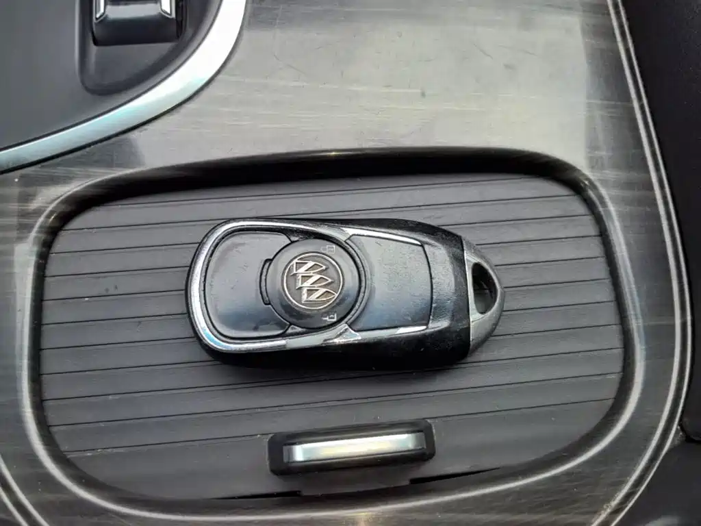 Buick Envision Plus — фото 9