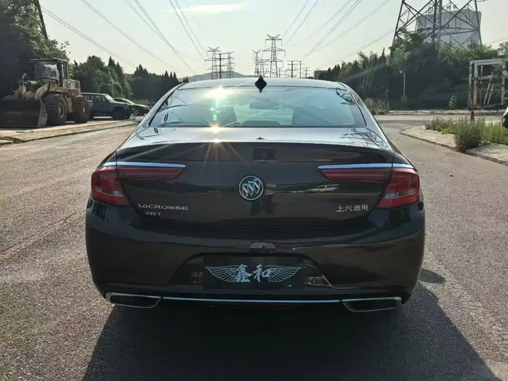 Buick LaCrosse — фото 10
