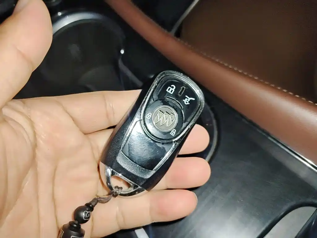 Buick Envision Plus — фото 9