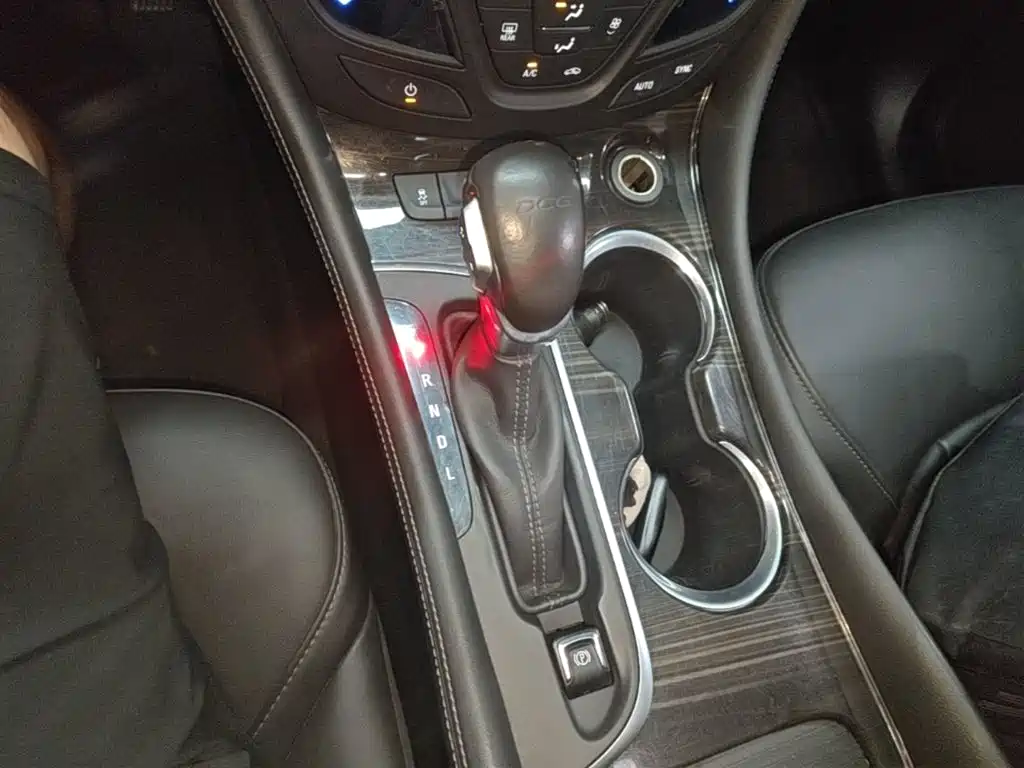 Buick Envision Plus — фото 14