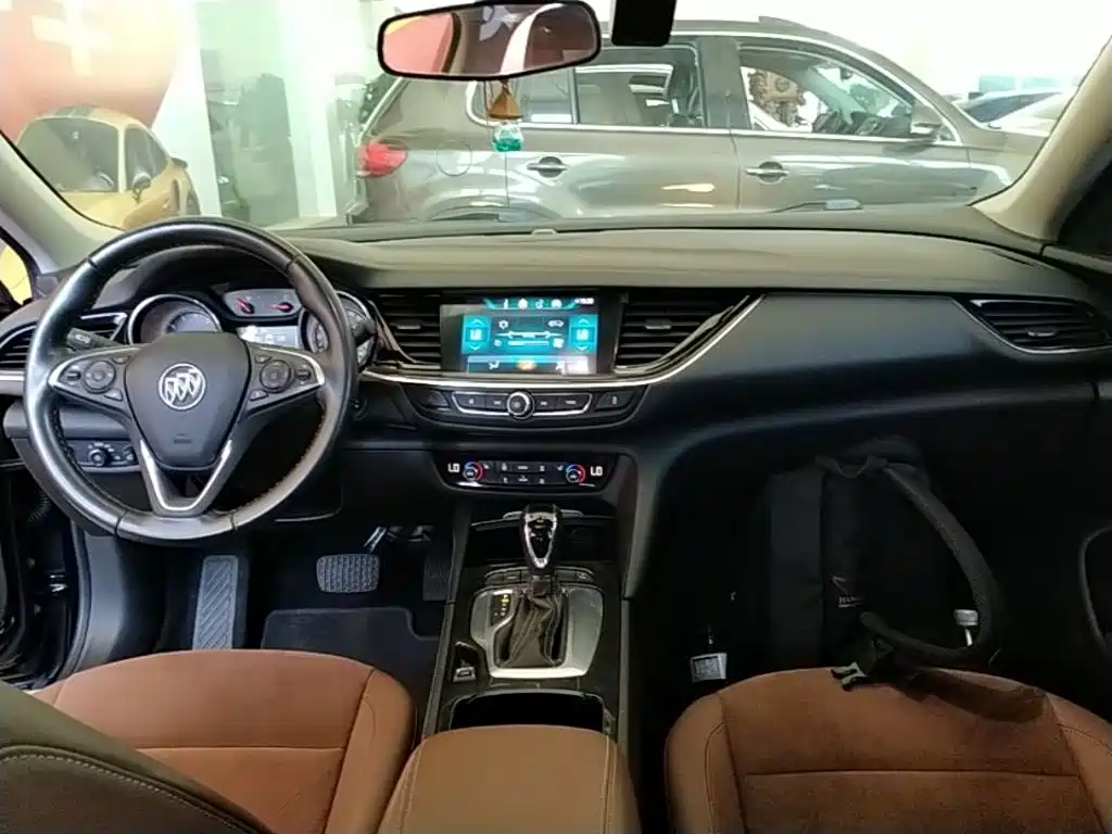 Buick Regal — фото 10