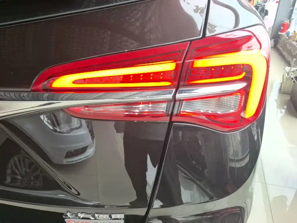 Buick Envision Plus — фото 8