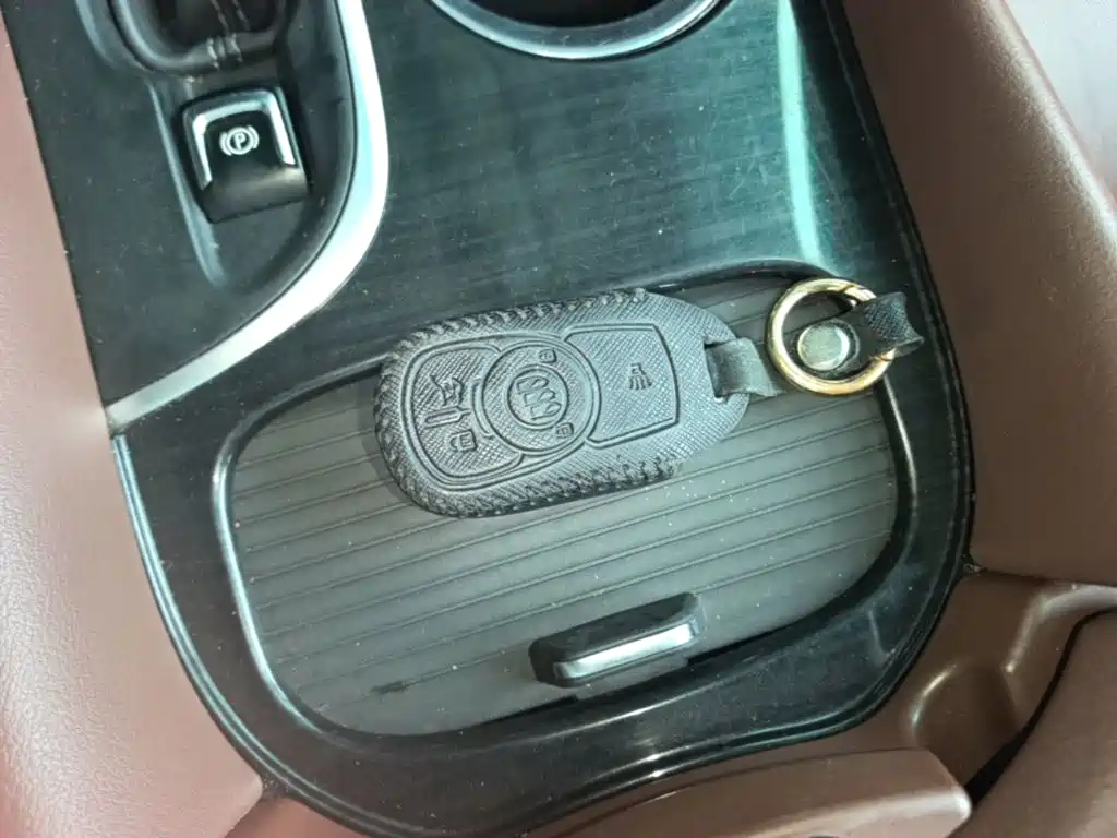 Buick Envision Plus — фото 9