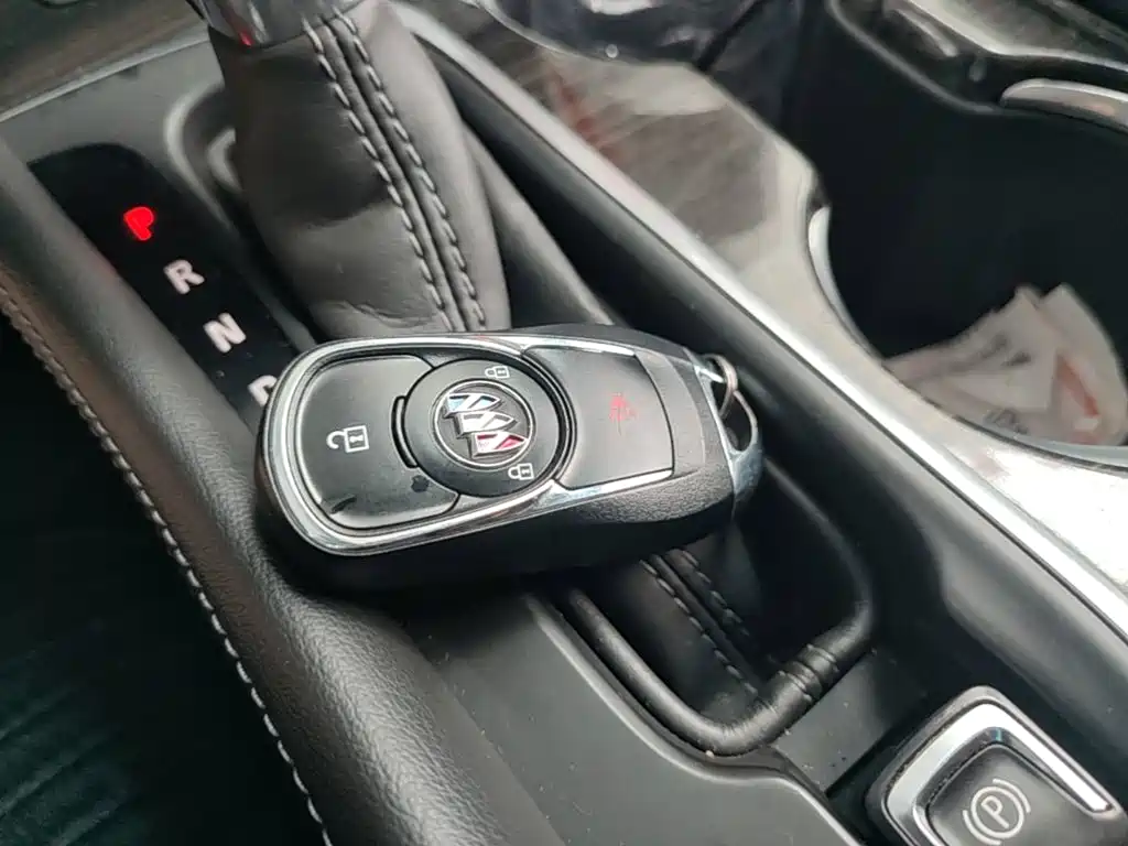 Buick Envision Plus — фото 9