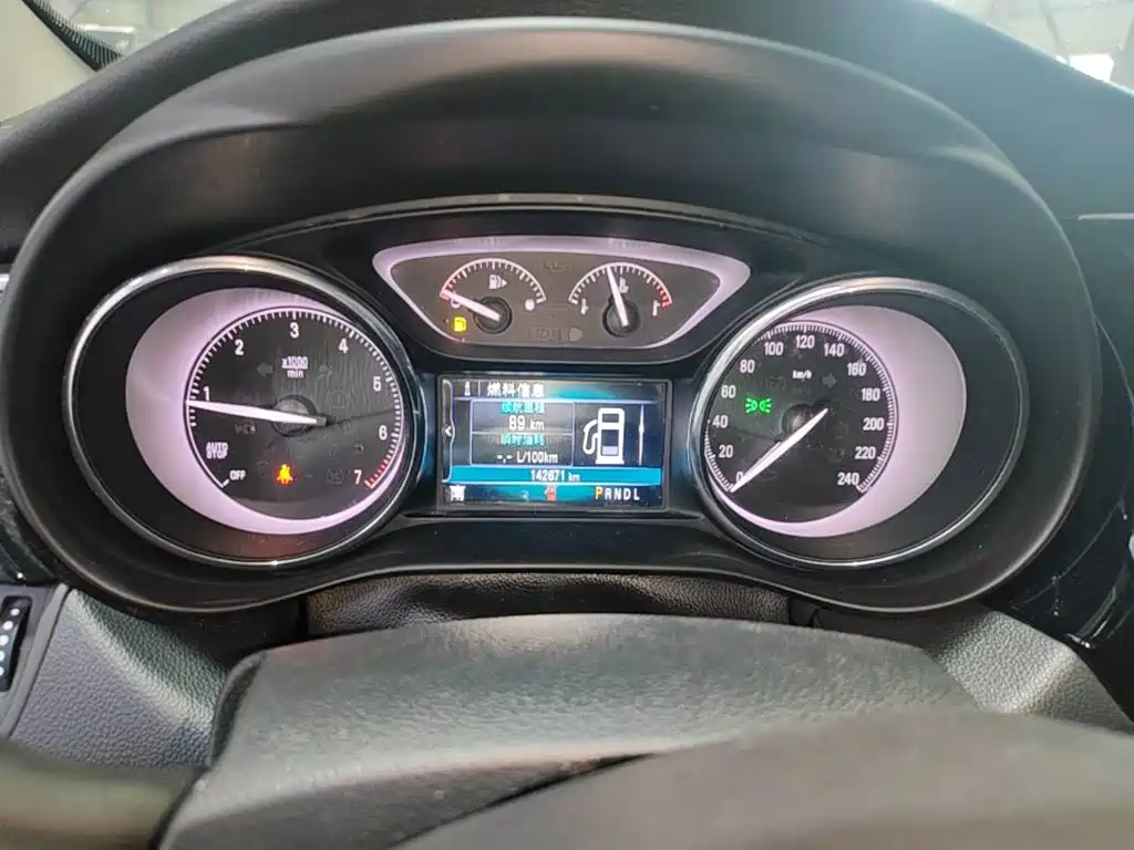 Buick Envision Plus — фото 8