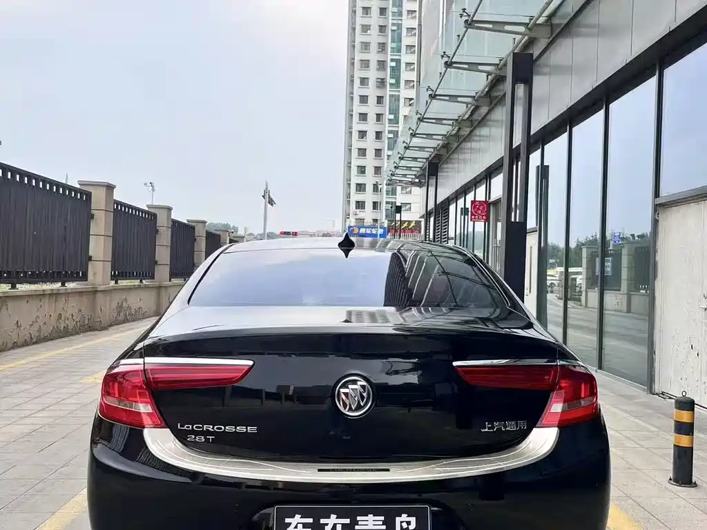 Buick LaCrosse — фото 13