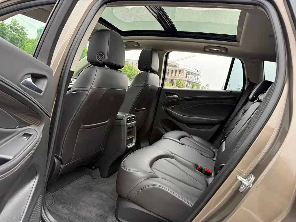 Buick Envision Plus — фото 8