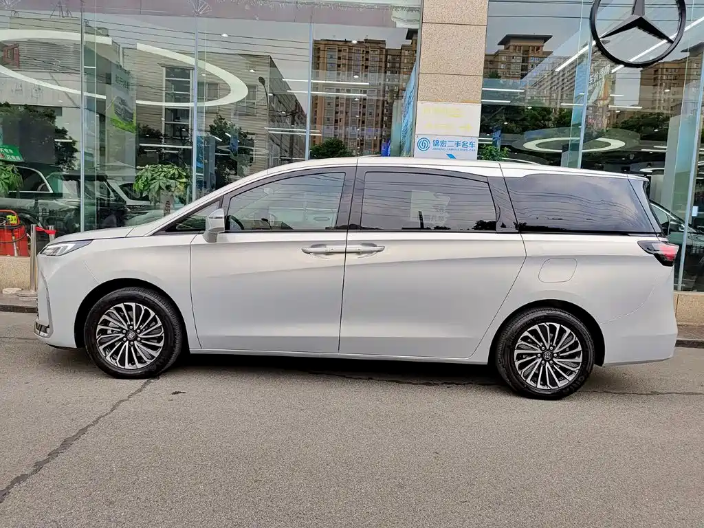Buick GL8 Hybrid — фото 3