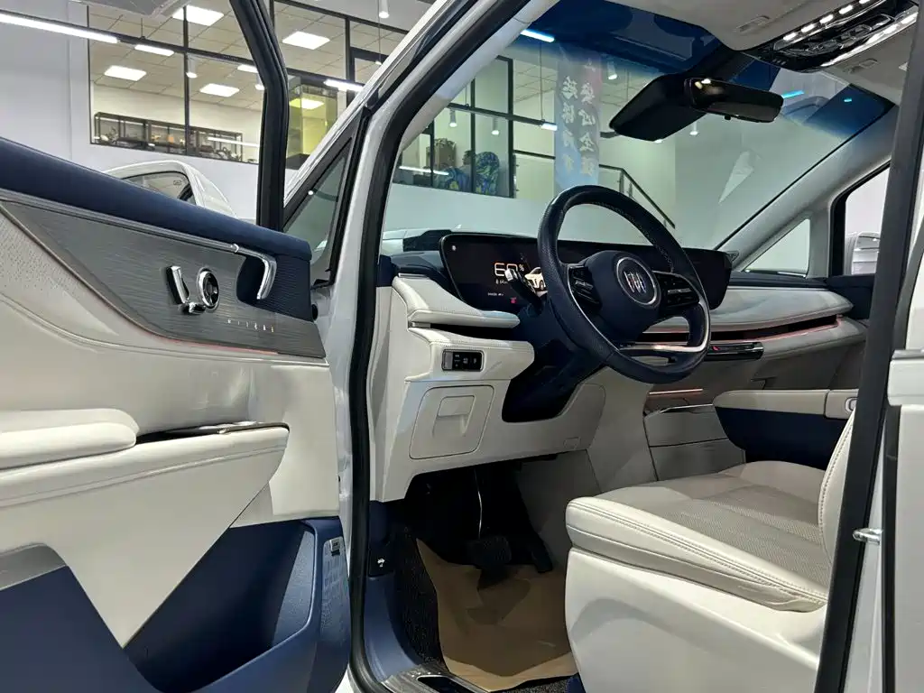 Buick GL8 Hybrid — фото 3
