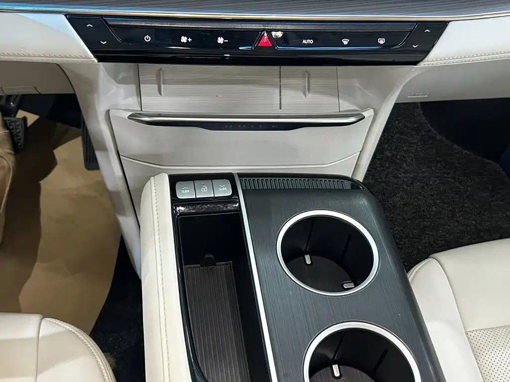 Buick GL8 Hybrid — фото 5