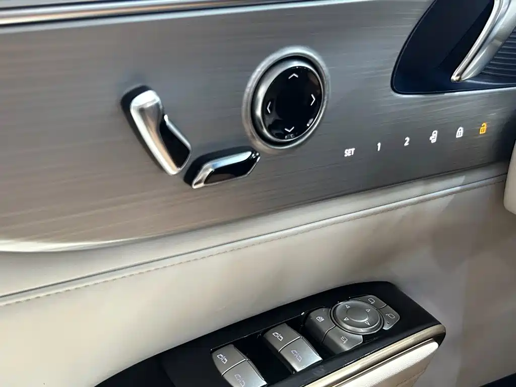 Buick GL8 Hybrid — фото 6