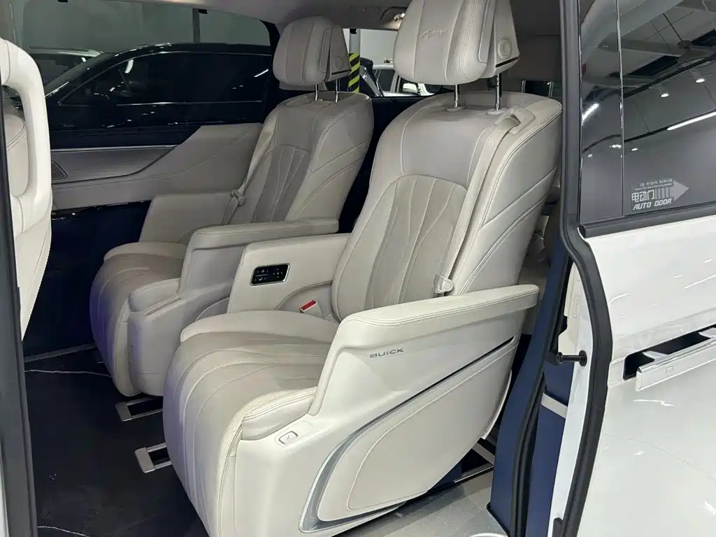 Buick GL8 Hybrid — фото 9