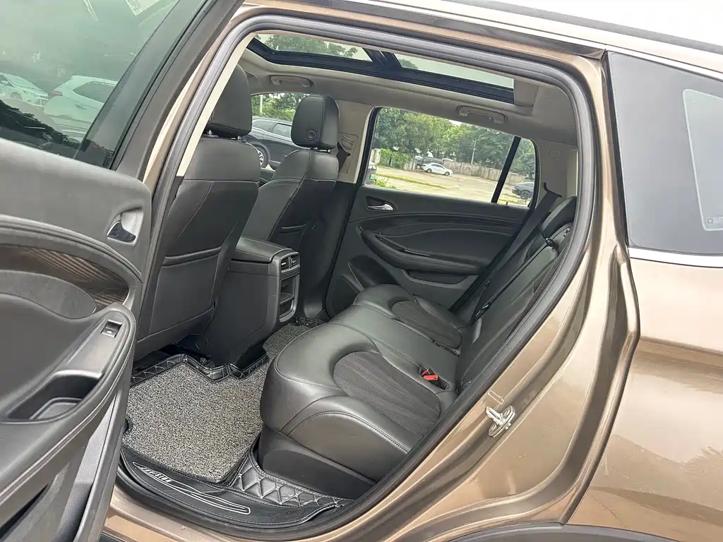 Buick Envision Plus — фото 9