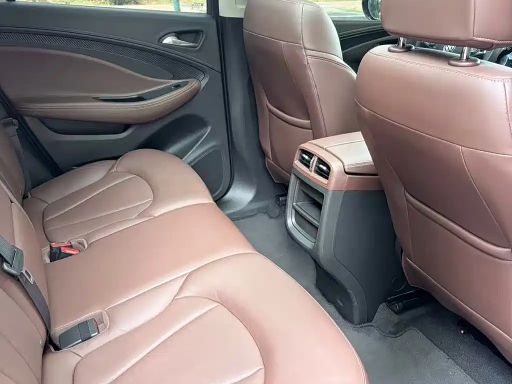 Buick Envision Plus — фото 7