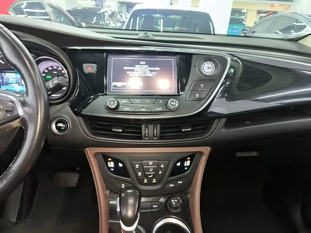 Buick Envision Plus — фото 13