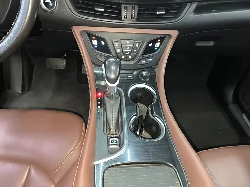 Buick Envision Plus — фото 14