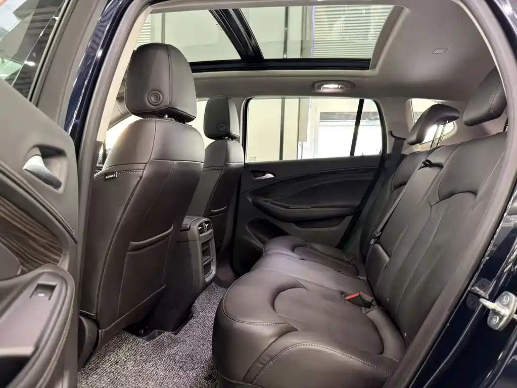 Buick Envision Plus — фото 9