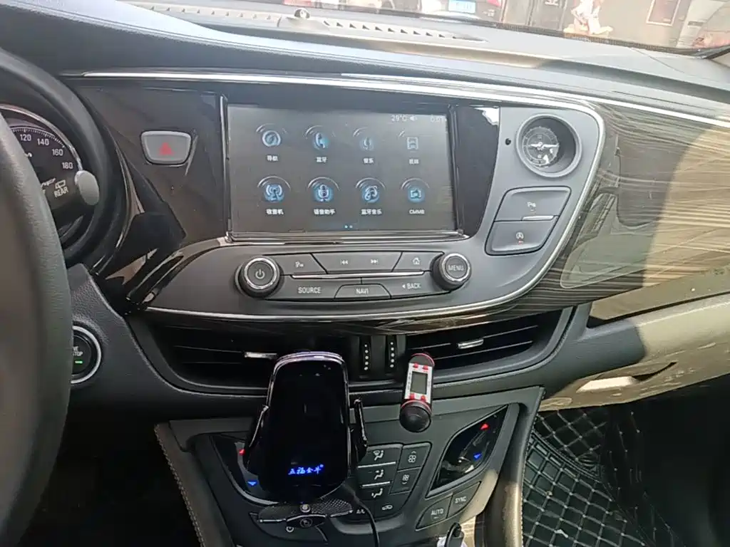 Buick Envision Plus — фото 13