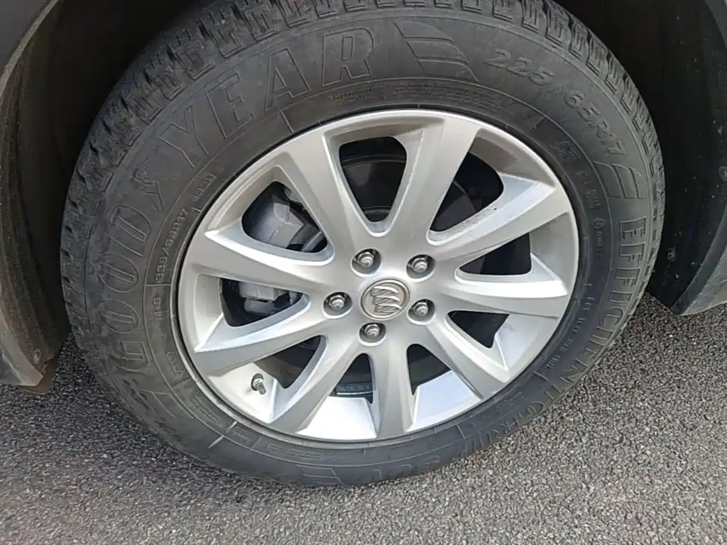 Buick Envision Plus — фото 23
