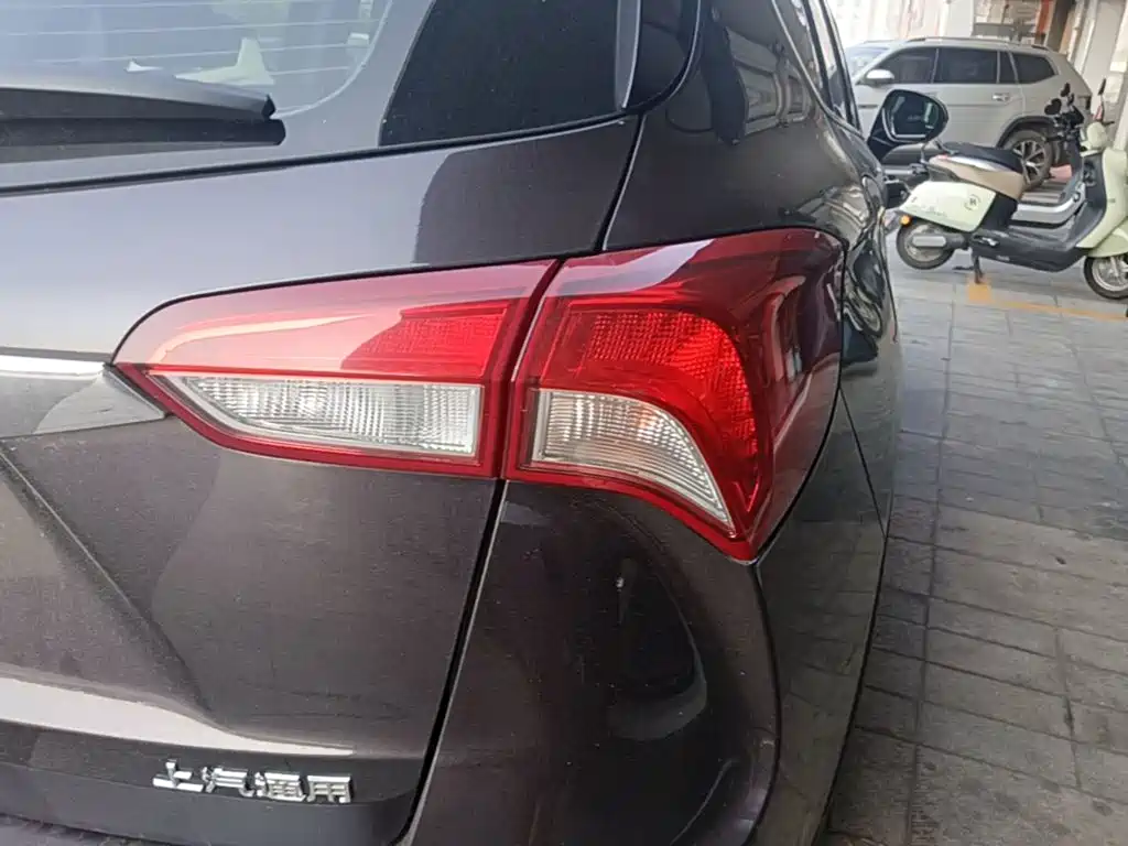 Buick Envision Plus — фото 8