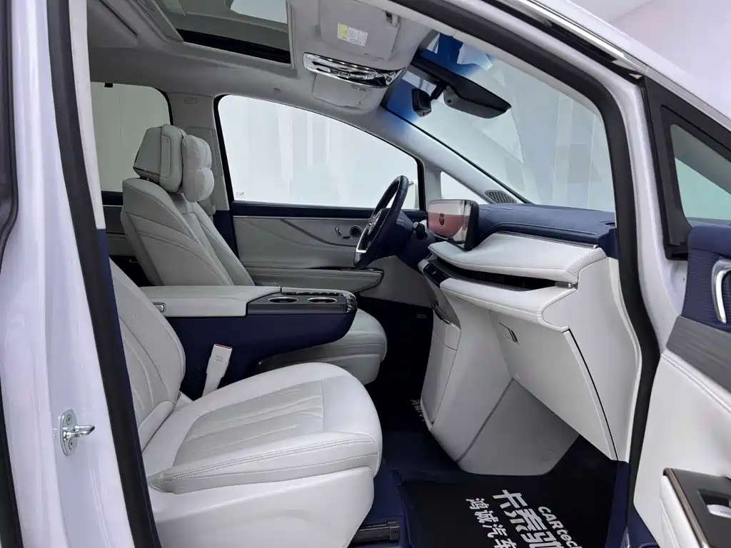 Buick GL8 Hybrid — фото 18