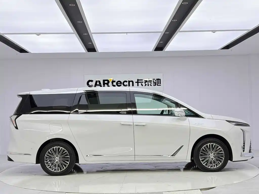 Buick GL8 Hybrid — фото 6