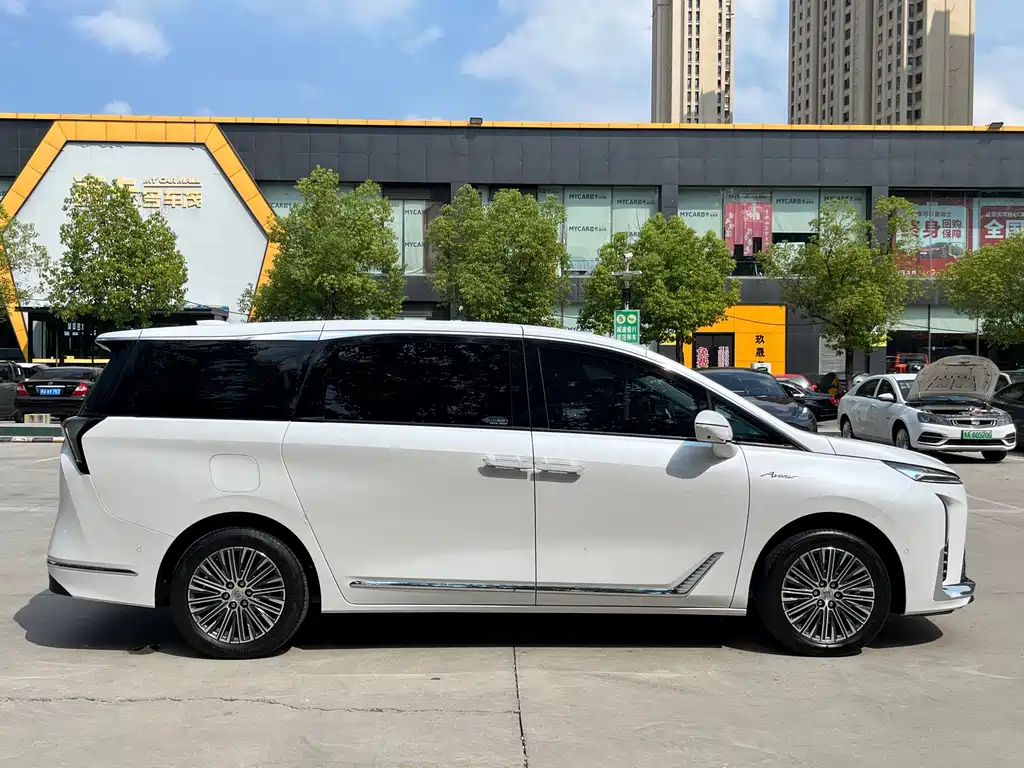 Buick GL8 Hybrid — фото 4