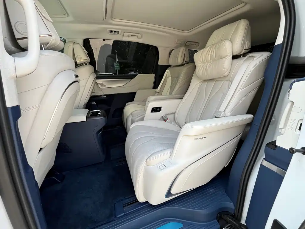 Buick GL8 Hybrid — фото 10