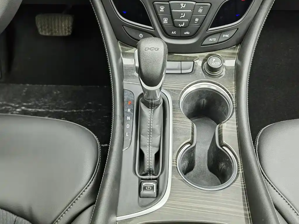 Buick Envision Plus — фото 13