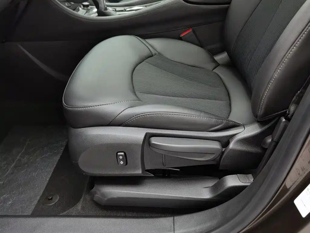 Buick Envision Plus — фото 20