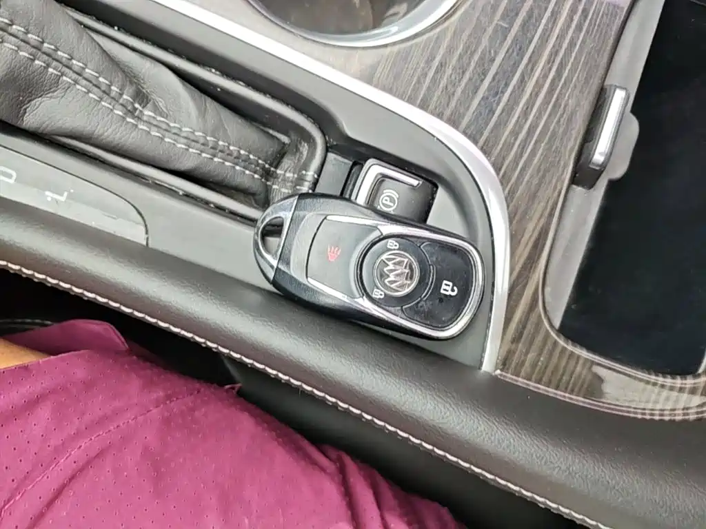 Buick Envision Plus — фото 9